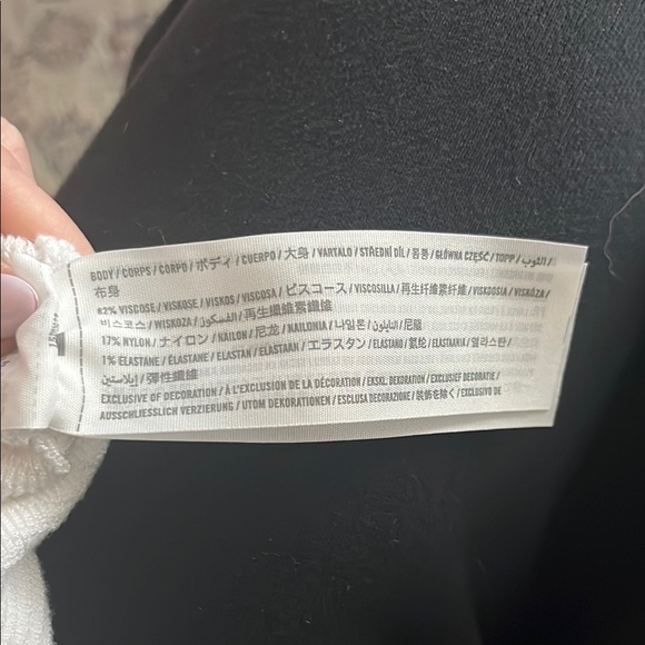 A&F Ribbed Cropped Halter Top - Picture 3 of 3